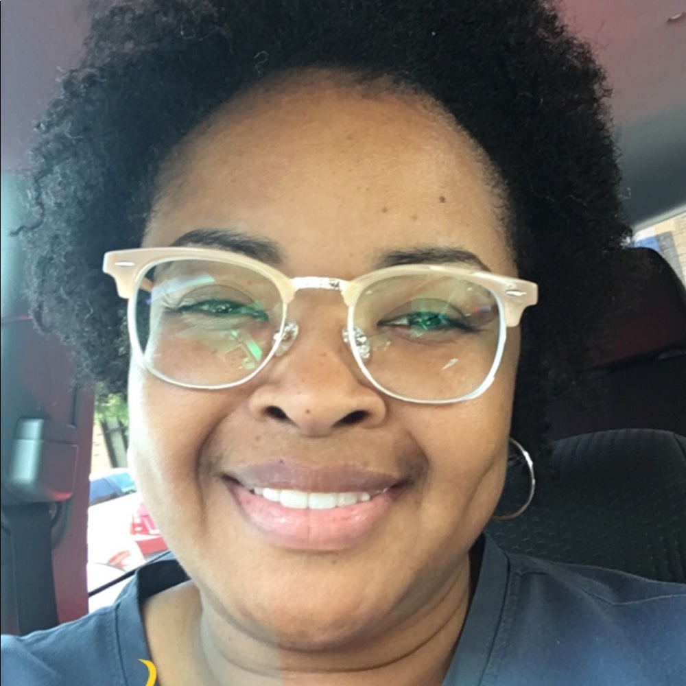 Meet your Posher, Monica